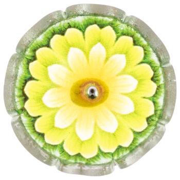 Grüner Kunststoffknopf in Blumenform geschüsselt mit Metallöse