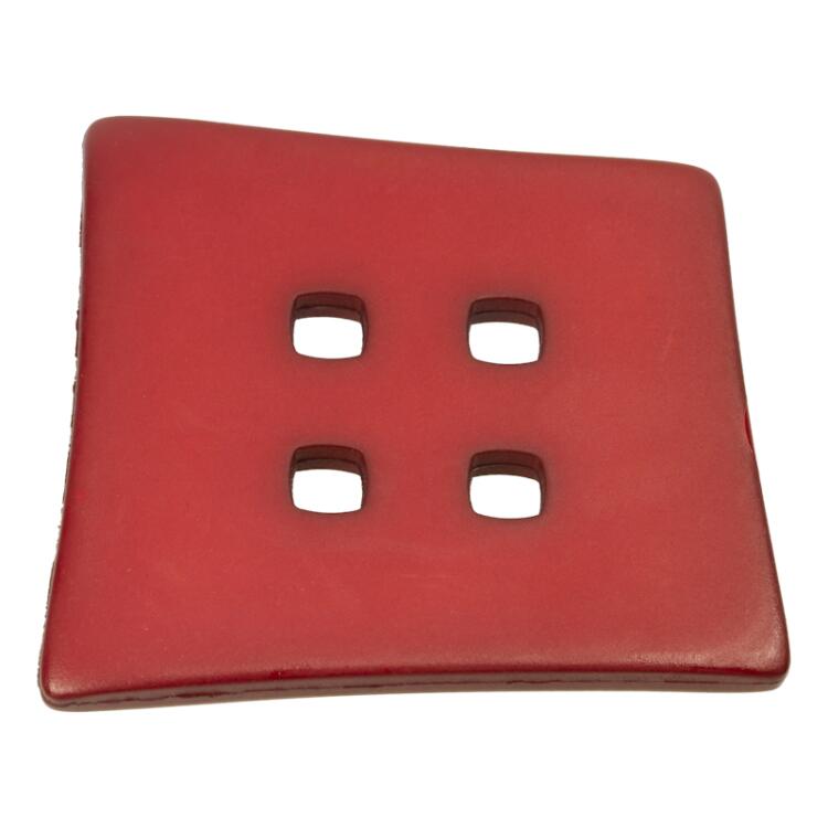 Quadratischer Kunststoffknopf in Rot mit quadratischen Löchern 54mm