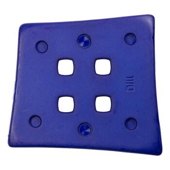 Quadratischer Kunststoffknopf in Blau mit quadratischen Löchern