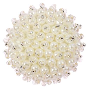Zierknopf bestickt mit weißen Perlen