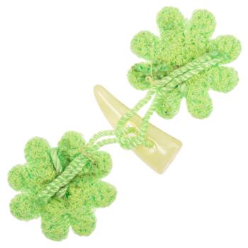 Gehäkelter Knebelverschluss mit Blumenlaschen in Grün