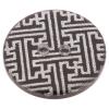 Schwarzer Kunststoffknopf mit Labyrinthmuster in Silber